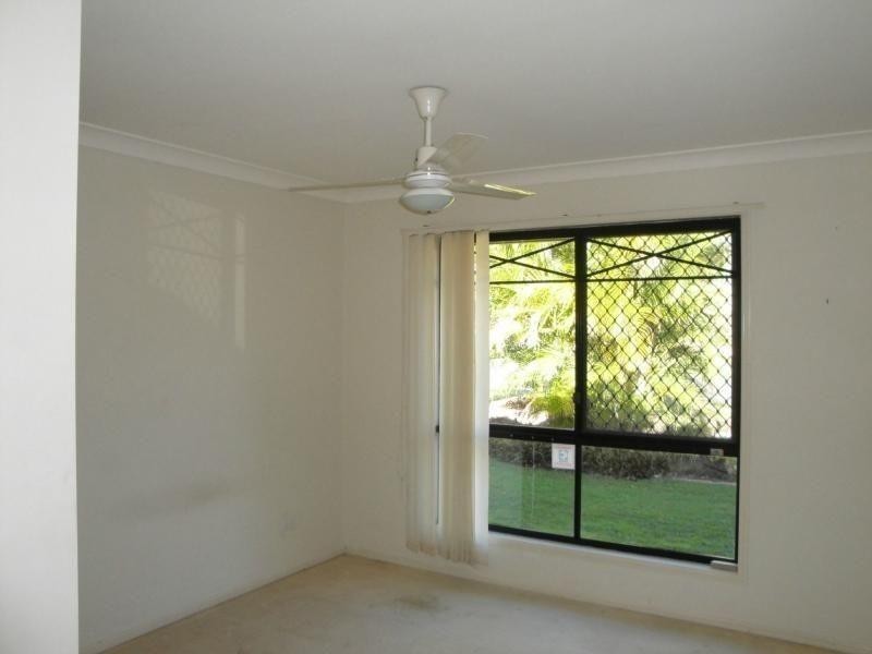 1 Derwent  Place, Riverhills QLD 4074