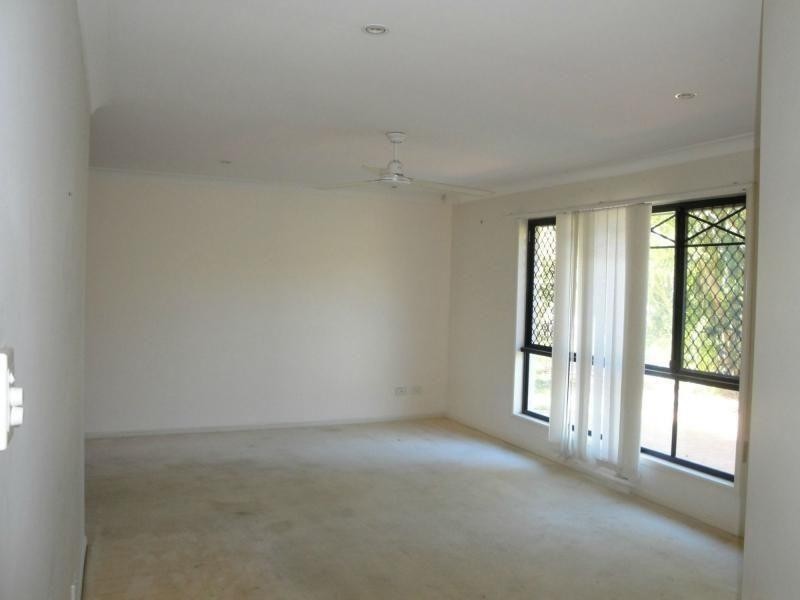 1 Derwent  Place, Riverhills QLD 4074