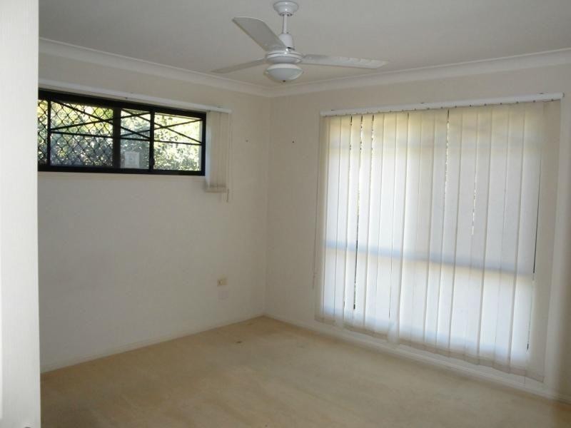 1 Derwent  Place, Riverhills QLD 4074