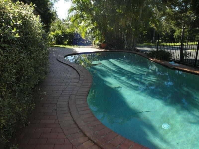 1 Derwent  Place, Riverhills QLD 4074