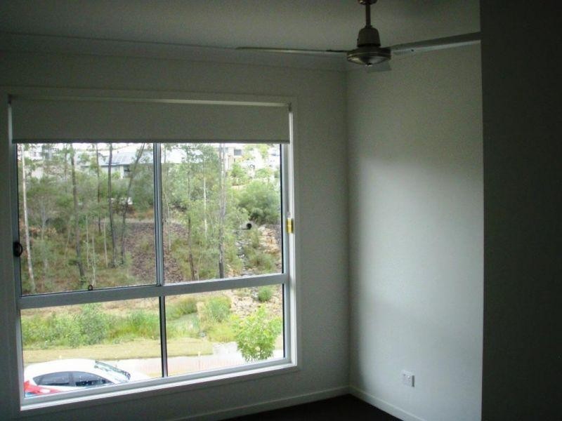 8 Darcy Lane, Springfield Lakes QLD 4300