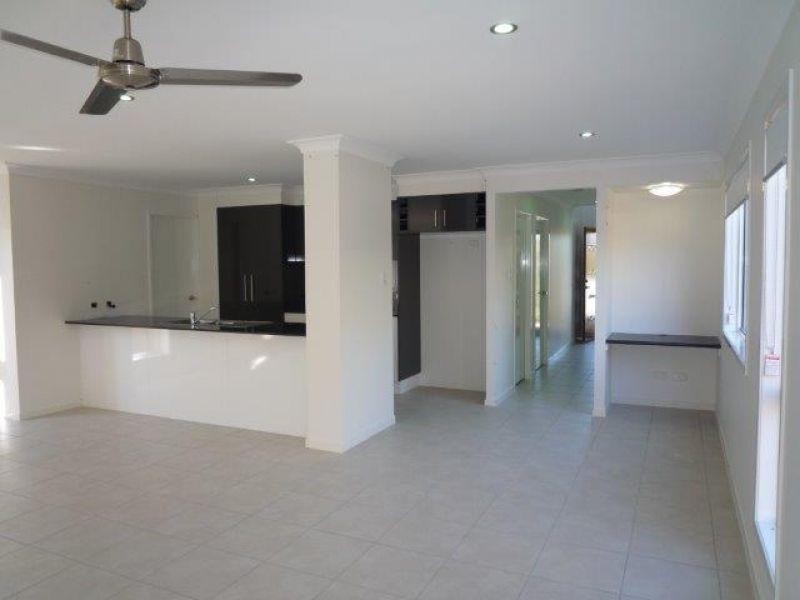 8 Mapleton Drive, North Lakes QLD 4509