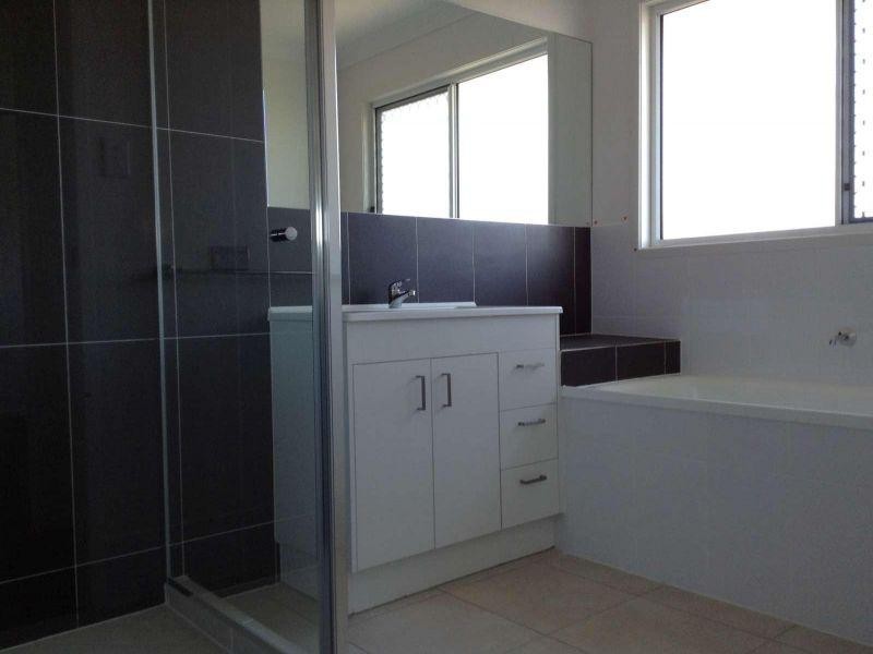 8 Mapleton Drive, North Lakes QLD 4509