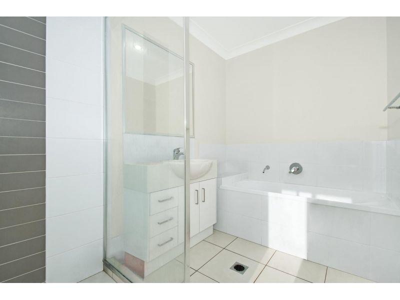 10 Chamomile St, Springfield Lakes QLD 4300