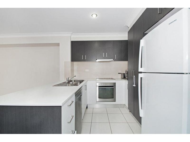 10 Chamomile St, Springfield Lakes QLD 4300