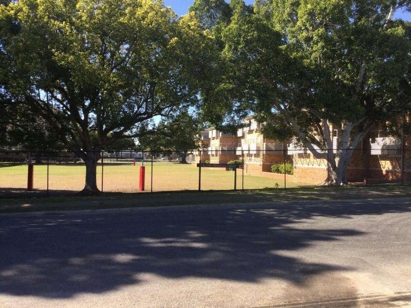 5 Prospect Street, Silkstone QLD 4304