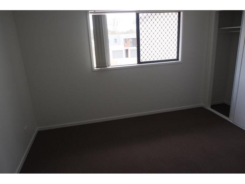 2/8 Hoffmann Way, Bundamba QLD 4304