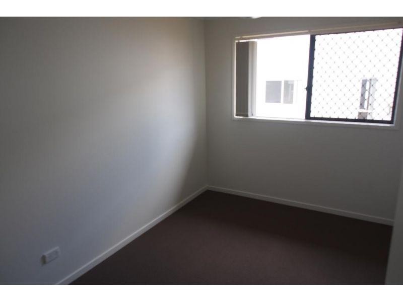 2/8 Hoffmann Way, Bundamba QLD 4304