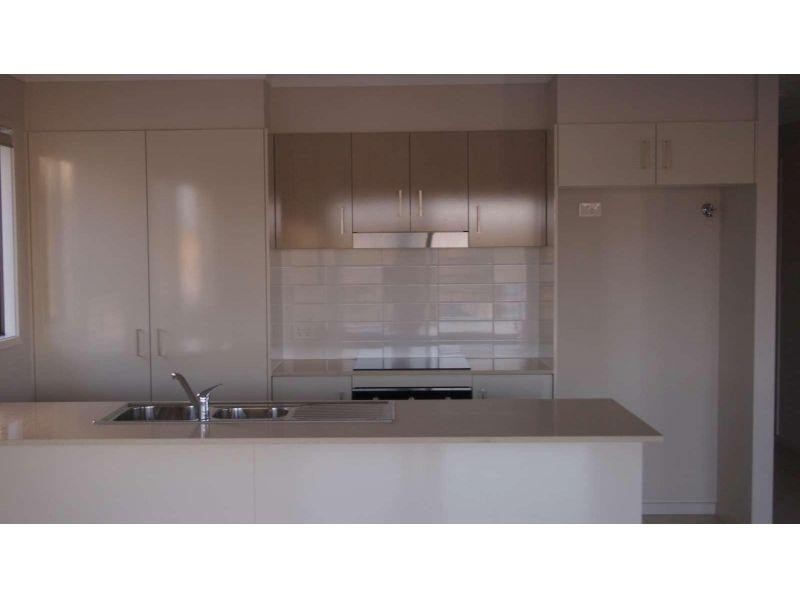 76 Landing Circuit, Springfield Lakes QLD 4300