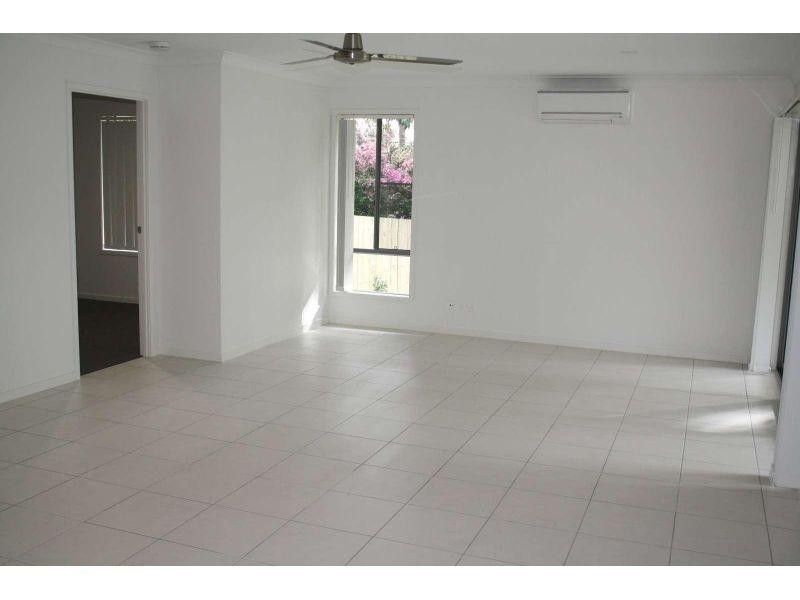 1/388 Old Logan Road, Camira QLD 4300