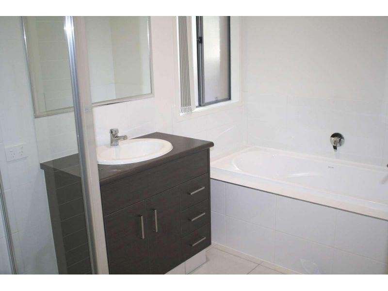 1/388 Old Logan Road, Camira QLD 4300