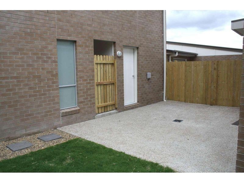 2/6 Greenhil Street, Redbank Plains QLD 4301