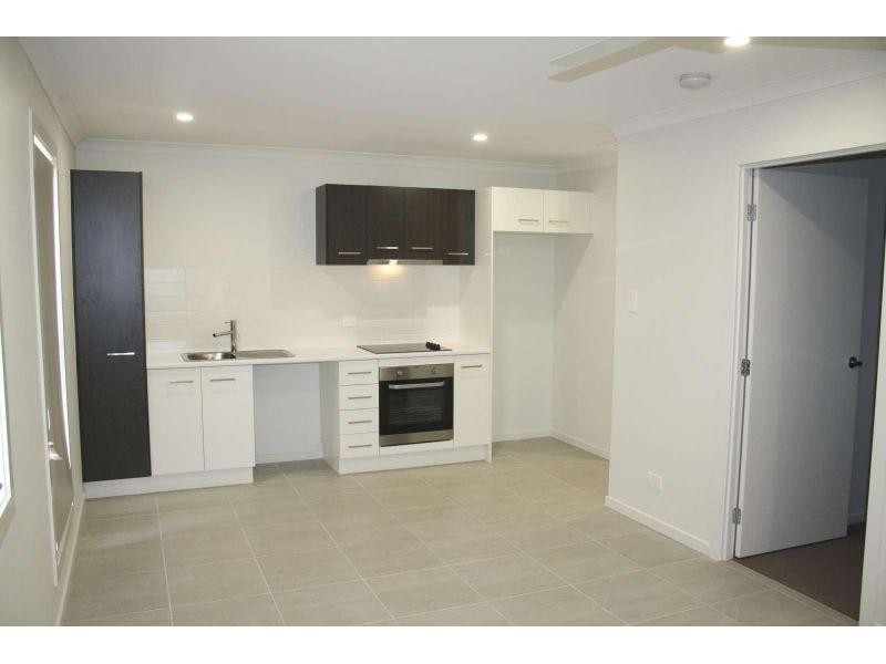 2/6 Greenhil Street, Redbank Plains QLD 4301