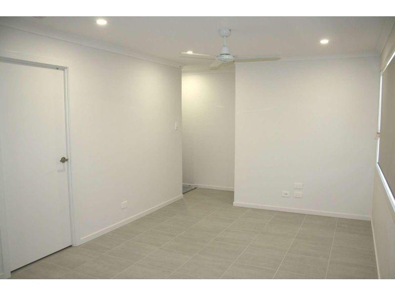 2/6 Greenhil Street, Redbank Plains QLD 4301