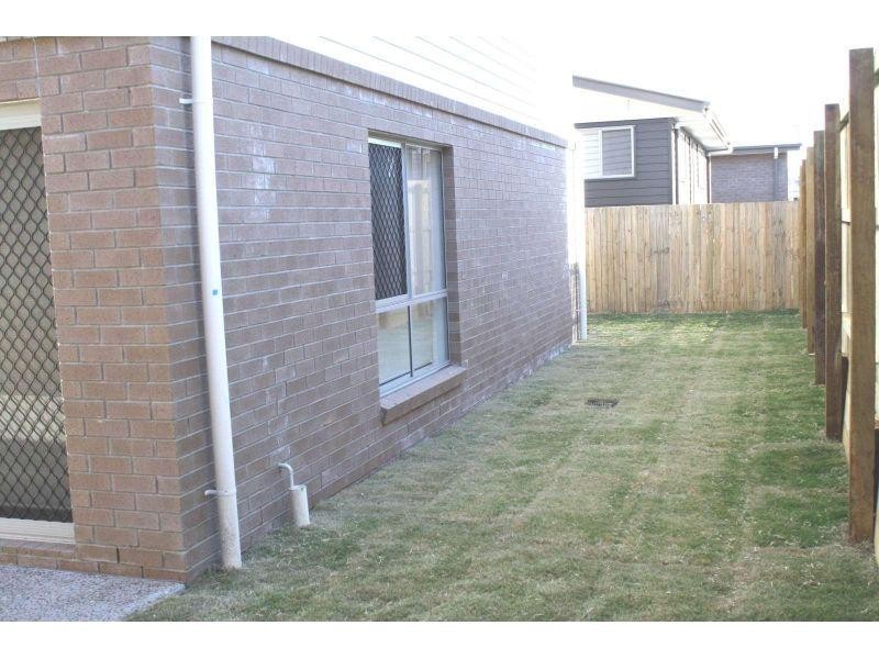 2/6 Greenhil Street, Redbank Plains QLD 4301