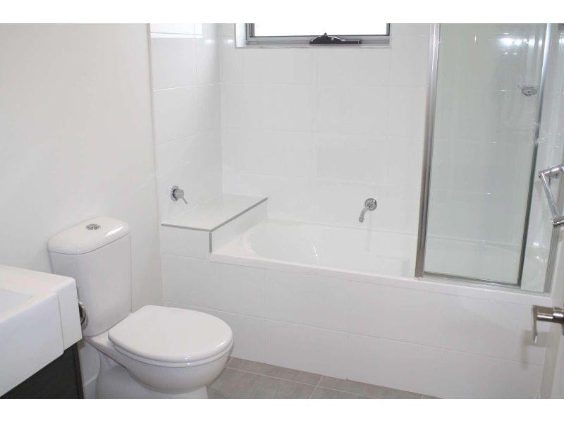 1/6 Greenhill Street, Redbank Plains QLD 4301