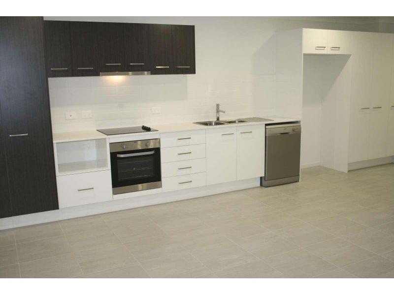 1/6 Greenhill Street, Redbank Plains QLD 4301