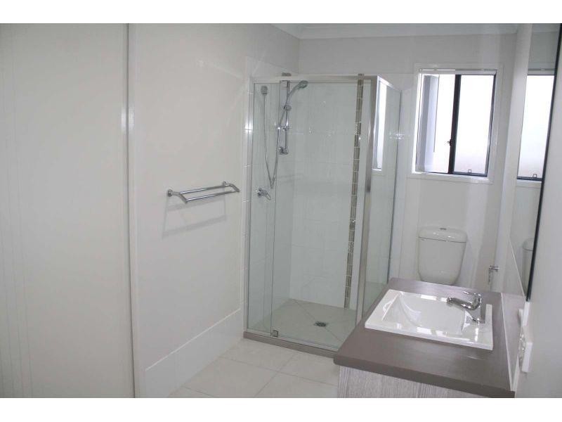 2/4 Weston Court, Bellbird Park QLD 4300