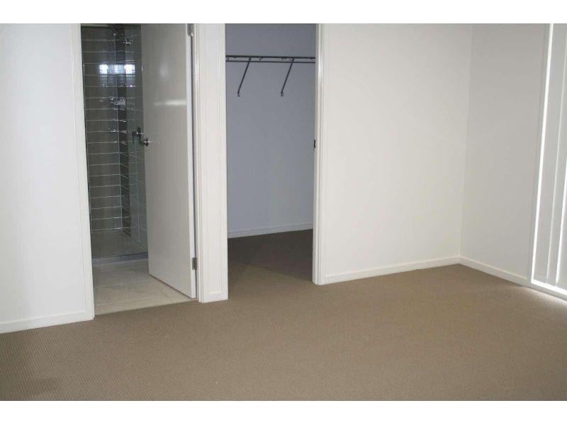 8 Peto Place, Bellbird Park QLD 4300
