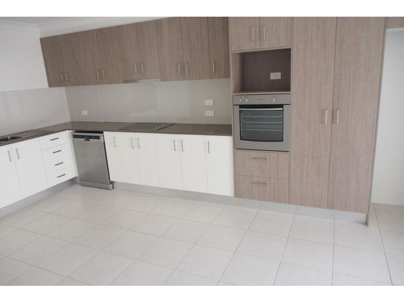2/27 Hookes Terrace, Springfield Lakes QLD 4300