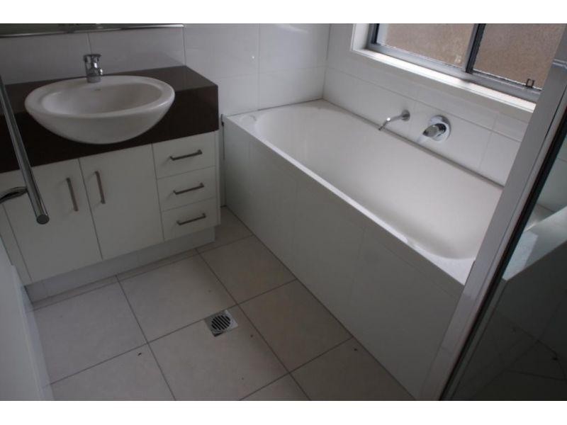 2/27 Hookes Terrace, Springfield Lakes QLD 4300