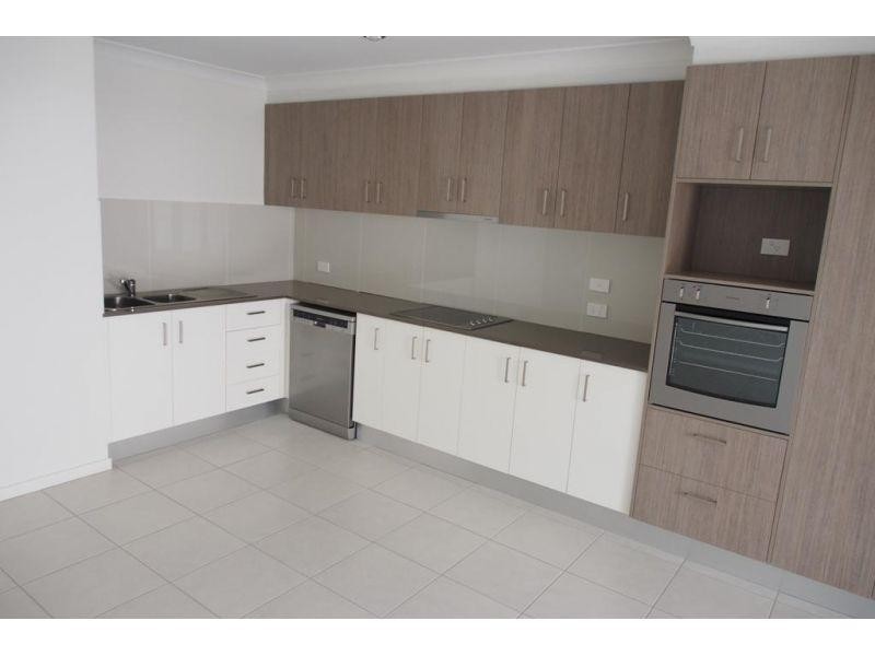 2/27 Hookes Terrace, Springfield Lakes QLD 4300