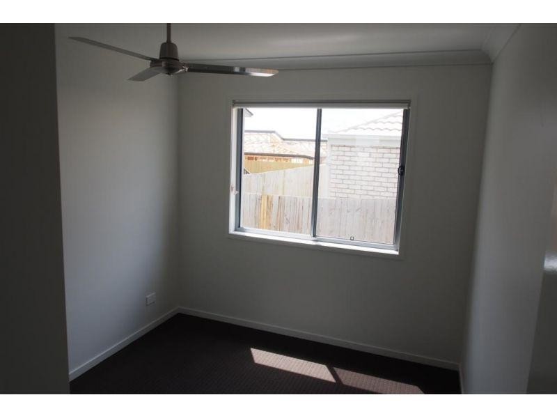 2/27 Hookes Terrace, Springfield Lakes QLD 4300