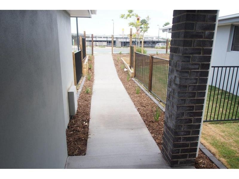 2/27 Hookes Terrace, Springfield Lakes QLD 4300