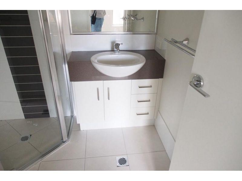 2/27 Hookes Terrace, Springfield Lakes QLD 4300