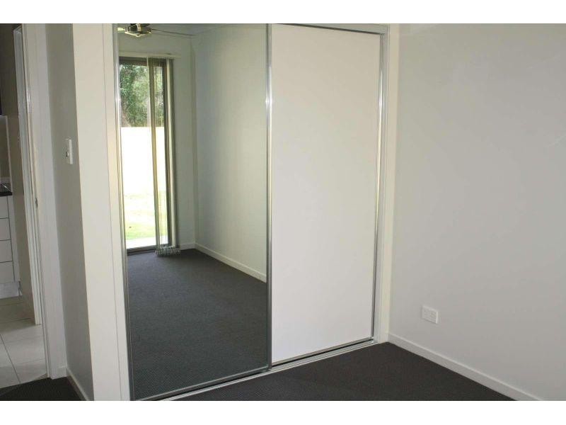 2/388 Old Logan Road, Camira QLD 4300