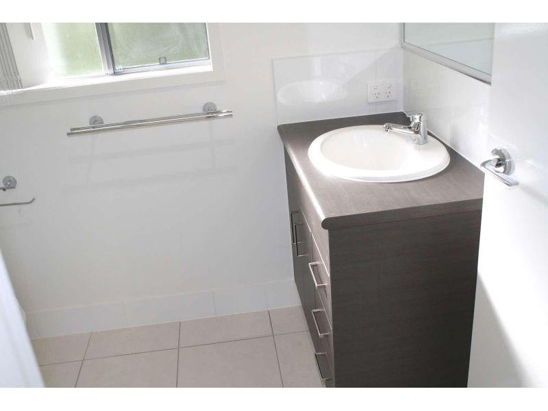 2/388 Old Logan Road, Camira QLD 4300