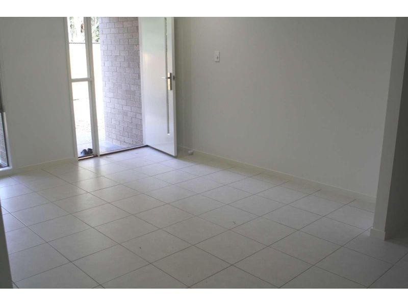 2/388 Old Logan Road, Camira QLD 4300