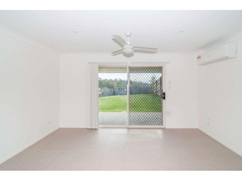 2/18 Groeschel Court, Goodna QLD 4300