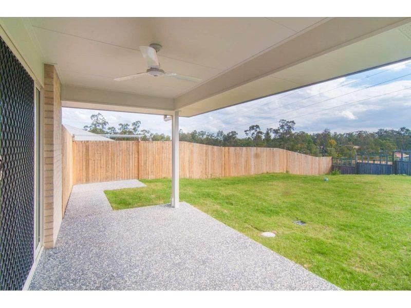 2/18 Groeschel Court, Goodna QLD 4300
