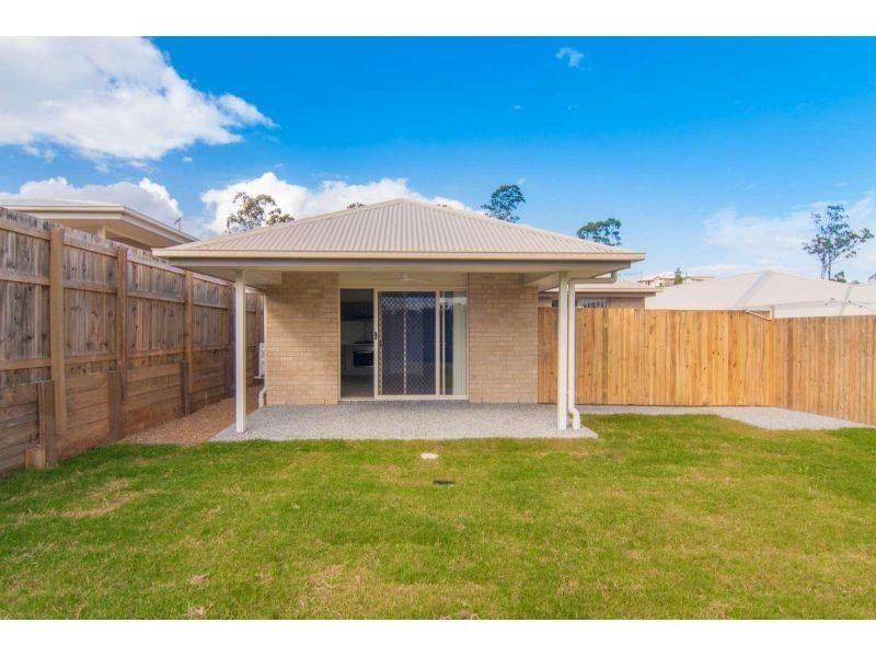 2/18 Groeschel Court, Goodna QLD 4300