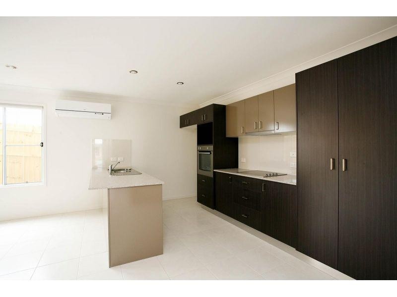 8 Hopman Way, Springfield Lakes QLD 4300