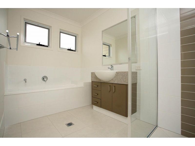 8 Hopman Way, Springfield Lakes QLD 4300