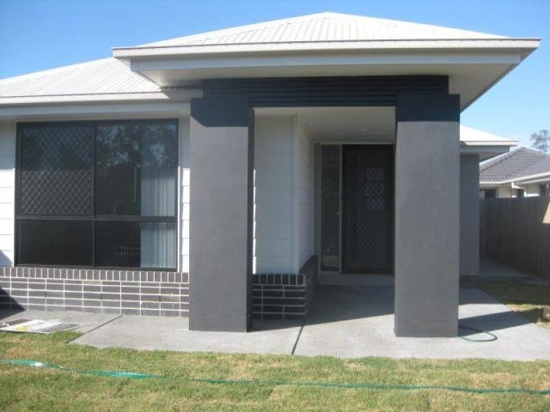 52 Sovereign Drive, Deebing Heights QLD 4306