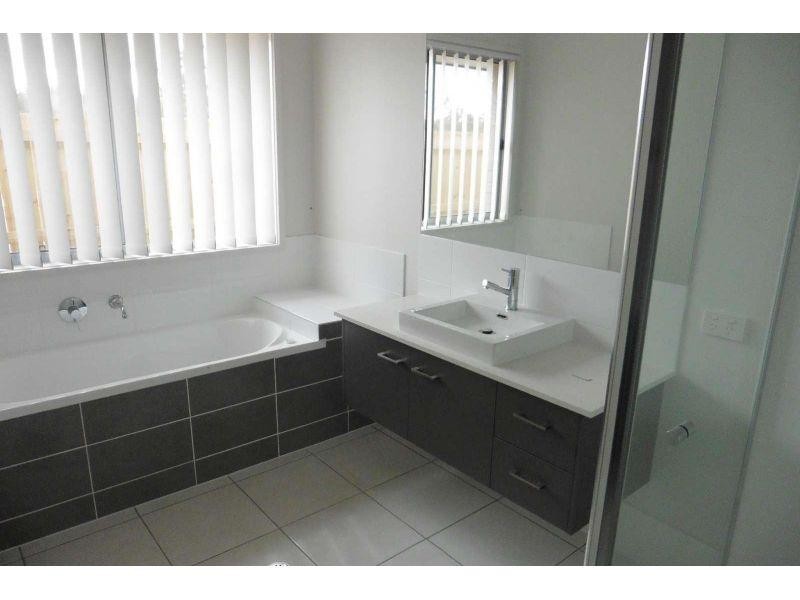 4 Carron Court, Brassall QLD 4305