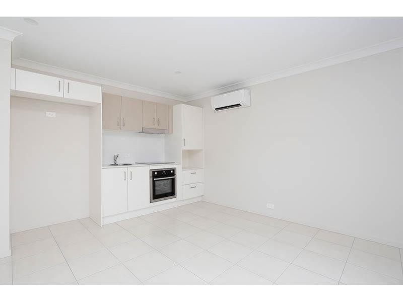 2/256 Jones Road, Bellbird Park QLD 4300