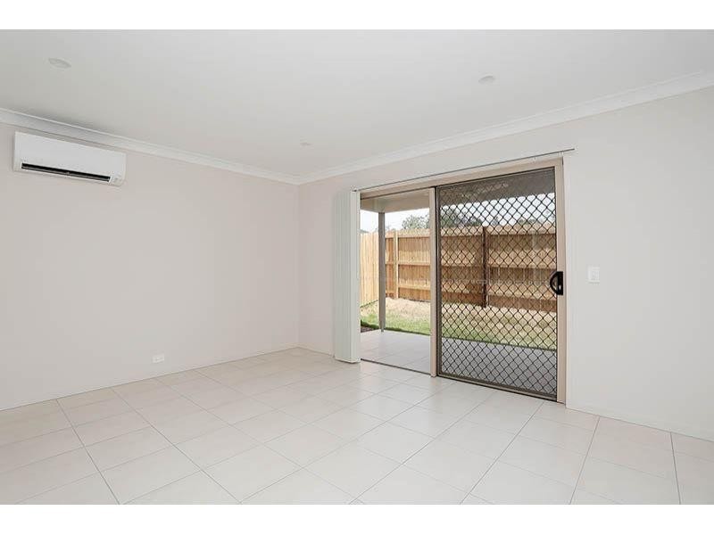 2/256 Jones Road, Bellbird Park QLD 4300