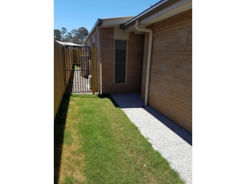 2/256 Jones Road, Bellbird Park QLD 4300