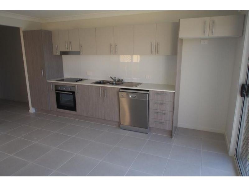 2/49 Jane Street, Leichhardt QLD 4305