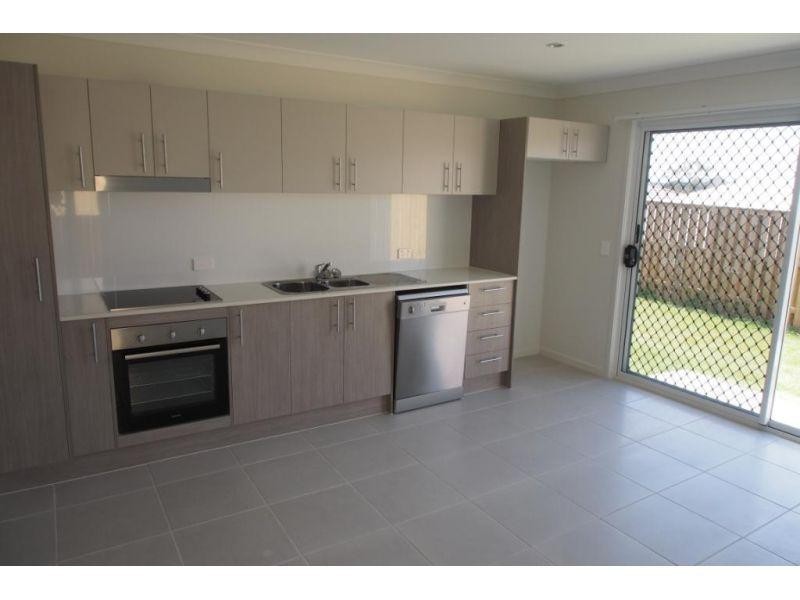 2/49 Jane Street, Leichhardt QLD 4305