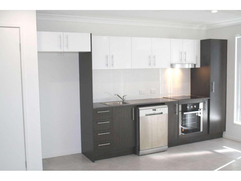 2/52 Henry Street, Brassall QLD 4305