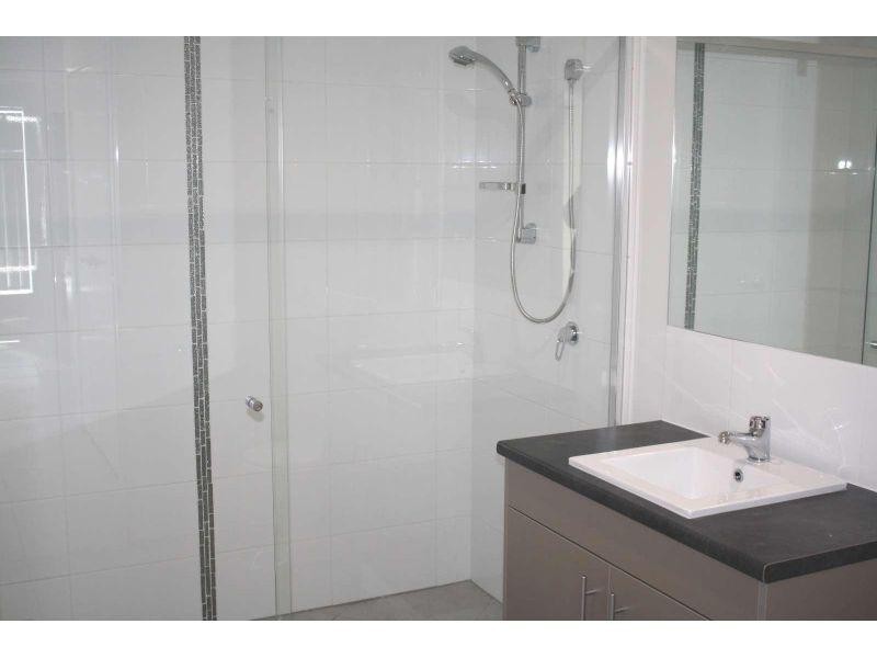 2/52 Henry Street, Brassall QLD 4305