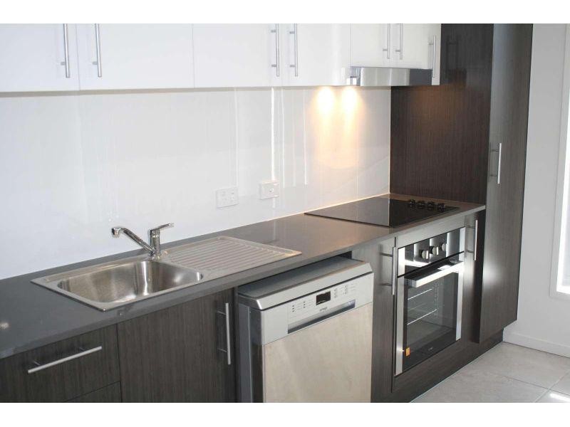 2/52 Henry Street, Brassall QLD 4305