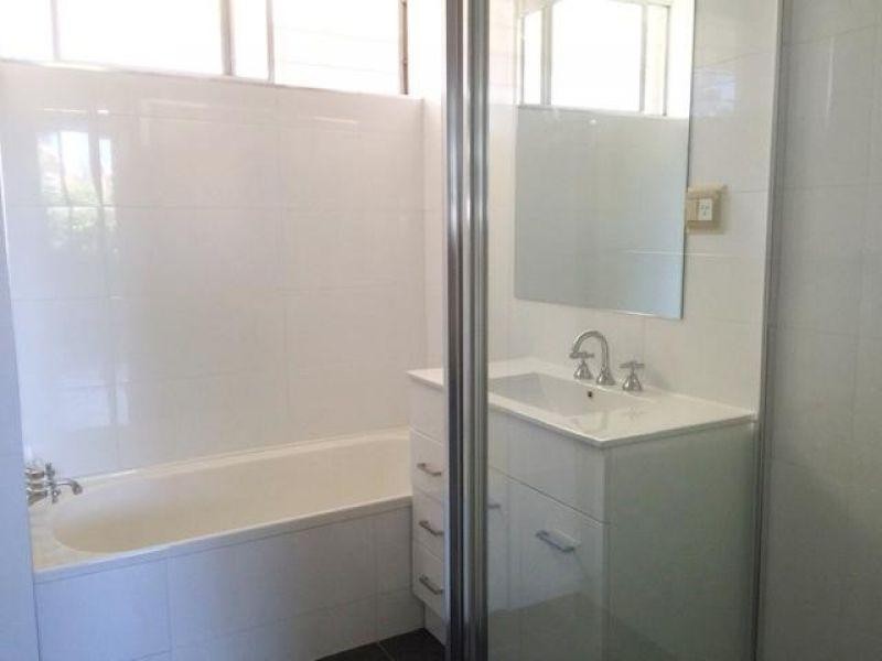 2/248 Cavendish Road, Coorparoo QLD 4151