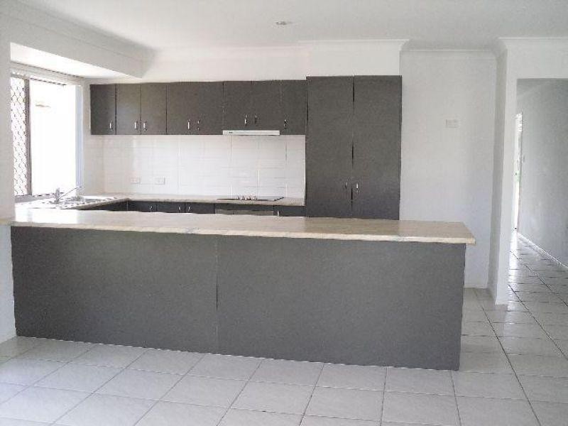 28 Stoneleigh Way, Holmview QLD 4207