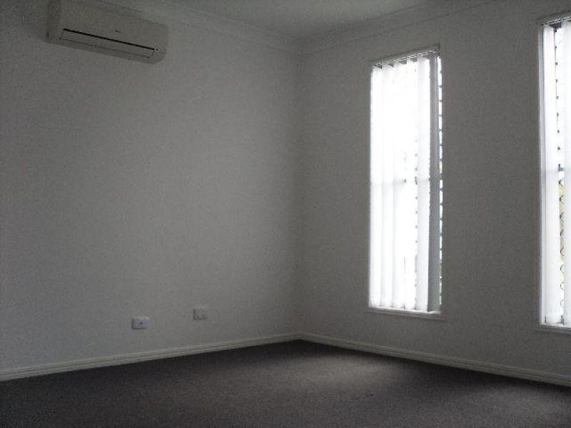 28 Stoneleigh Way, Holmview QLD 4207